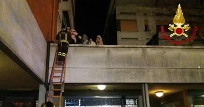 Incendio Reggio Emilia, morti e 2 bimbe gravi: ‘abusivi occupavano cantine’