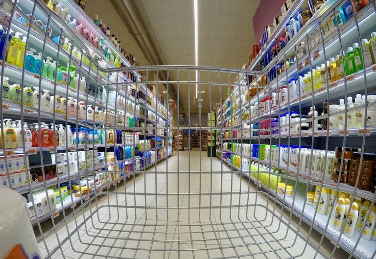 6 trucchi psicologici usati dai supermercati: se non li conosci, ti fregano