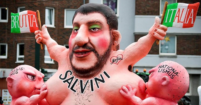 Düsseldorf, il vergognoso carro con Salvini: ecco perché c’è poco da ridere