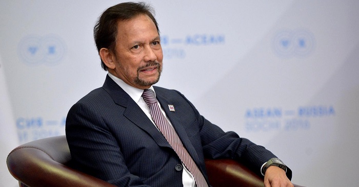 Brunei, il sultano risponde all’UE: “Sì a lapidazione per gay, rispettateci”
