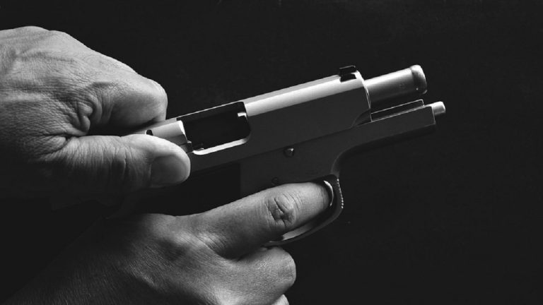 Ivrea, 3 ladri assaltano tabaccheria: spara 7 colpi, uccide 24enne moldavo