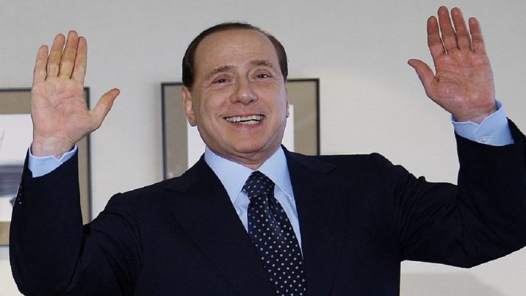 Berlusconi indagato per attentato a Maurizio Costanzo ma Renzi lo difende