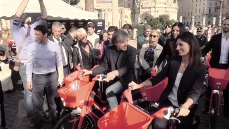 Jump, la Raggi è contenta: 2.800 biciclette di Uber pronte a invadere Roma