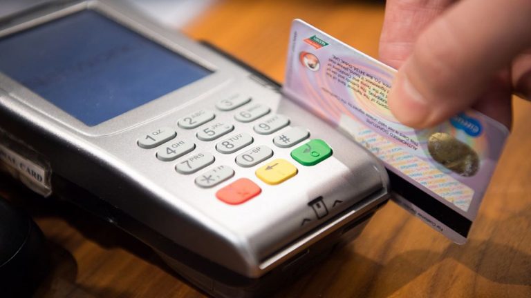 Multe di 30 € per chi rifiuta pagamento con carte? Parte la rivolta dei baristi