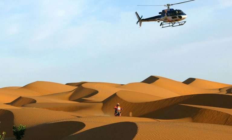 Dakar, ennesima tragedia: incidente in moto tra le dune del deserto