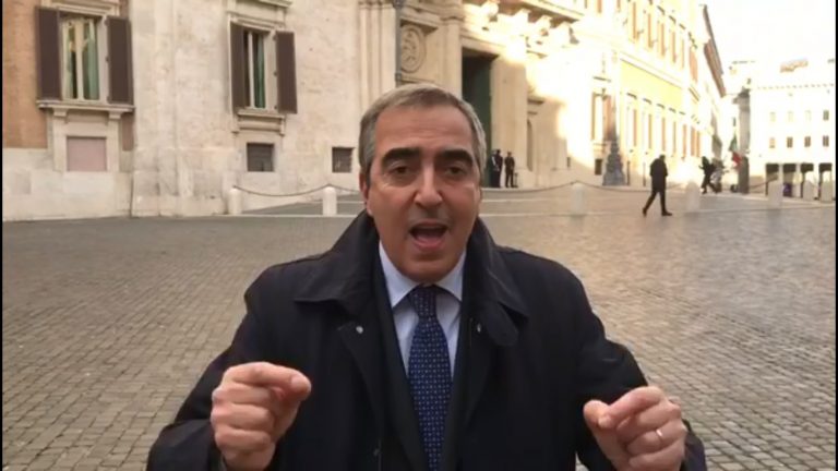 Open Arms, Gasparri imbarazza Conte: «Fece scendere solo i minorenni»