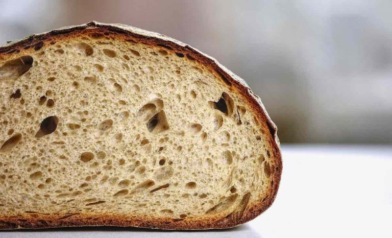 Pane fatto in casa facile e veloce: ecco i segreti per la pagnotta perfetta
