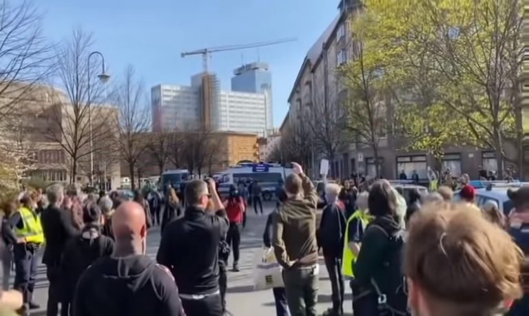 Manifestazioni in Germania: i tedeschi non sono pecore come noi – Video
