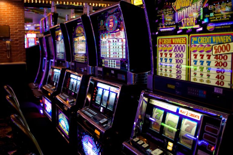 Caratteristiche delle moderne slot machine di Sportaza